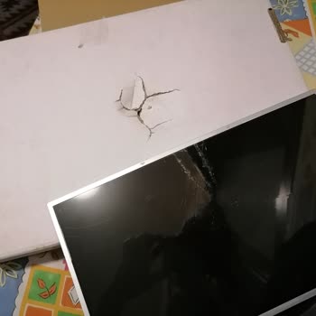 Aras Kargo’nun İhmaliyle Laptop Ekranı Patladı, Tutanak Tutulmadı
