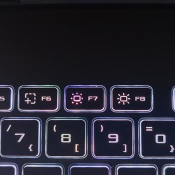 Ekrandaki Mor Leke Ve RGB Klavye Sorunu Yetkisiz Onarım Ve Çelişkili Açıklamalar