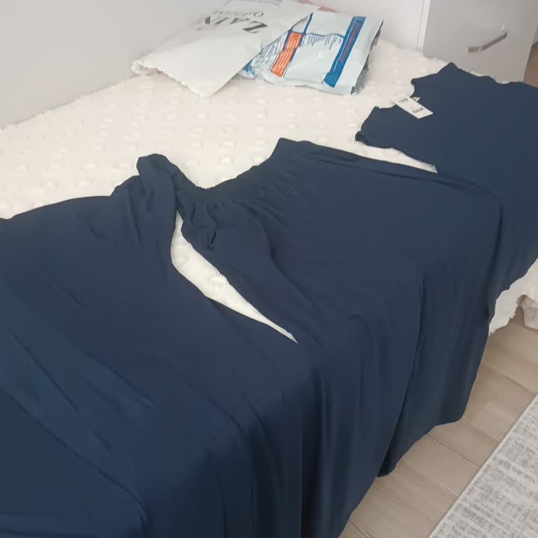 Yanlış Ürün Gönderimi: Elbise Yerine Çarşaf Alındı