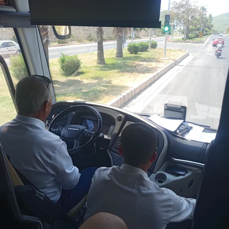 Ehliyetsiz Şoför, Sigara İçen Araç Ve Kırık Koltukla Güvenlik Sorunu