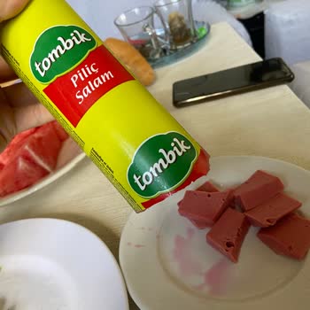 BİM Tombik Salamında Renkli Sıvı Çıktı, Sağlık Endişesi