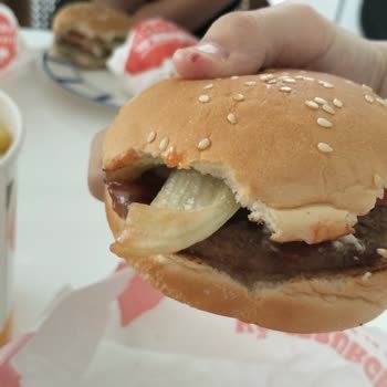 Burger King Akarca Şubesinde Tekrarlanan Hijyen İhlali
