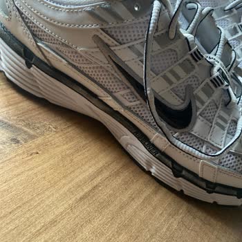 Nike Ayakkabısında Renk Atması İçin Ücret İadesi İstiyorum