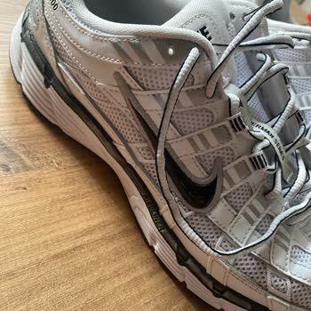Nike Ayakkabısında Renk Atması İçin Ücret İadesi İstiyorum