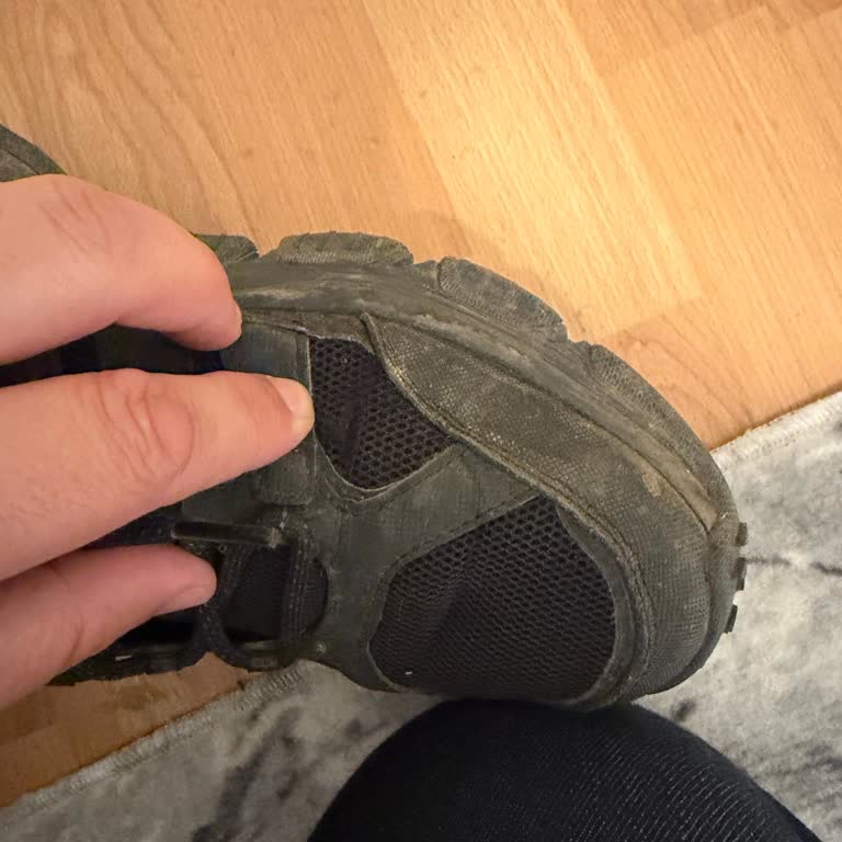 Skechers Outdoor Ayakkabısının Kısa Sürede Yırtılması Ve Su Geçirmemesi
