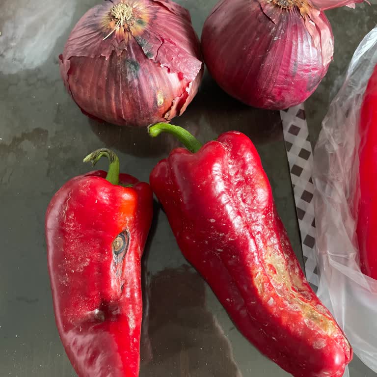 Besler Market'ten Çürük Kapya Biber Ve Mor Soğan İçin İade Talebi