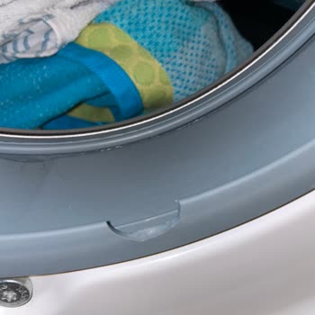 Miele Çamaşır Makinede Körük Lastiği Yırtıldı, Servis Kullanıcı Hatası Ve Yüksek Ücret Talep Ediyor