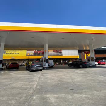 Shell İstasyonunda Market Önünde Park Girişiminde Kaba Davranış Ve Engelleme