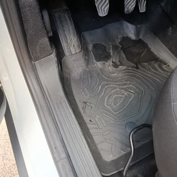 Renault Sakarya Ernaz Servisinde Üstünkörü Temizlik Ve Bagaj İhmaline Dair Şikayet