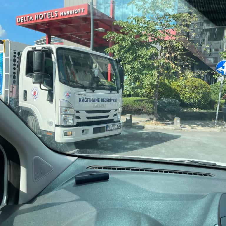 Çöp Aracının Ters Yönlü Gelişi Ve Personelin Hakaretli Sözleri