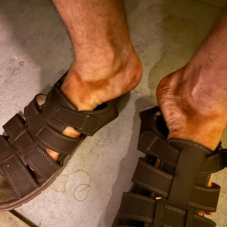 Polaris Sandaletlerde 1 Hafta İçinde Boya Çözülmesi, Renk Solması Ve İade Reddi
