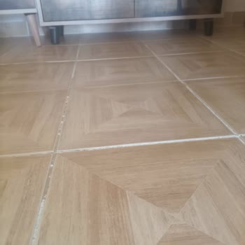 Vivense'den Aldığım Dolapta Orijinal Ayaklar Eksik, 5 Kez Cevap Alamama