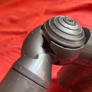 Dyson V8 Süpürge Batarya Ve Kırık Başlık Sorunları Garanti Sürecinde Çözülmedi
