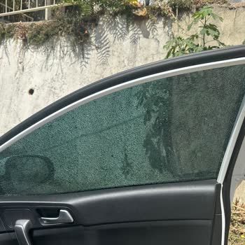 Çim Biçme Çalışması Sırasında Camım Kırıldı, Belediye Masrafları Karşılamıyor