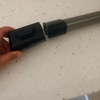Philips Aqua Dikey Süpürge Aparat Parçası Aniden Kırıldı