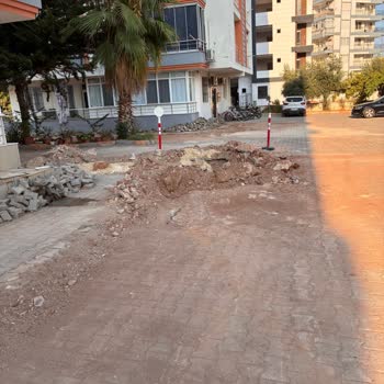 Kesilen Fiber İnternet Ve Açık Kazı Alanı Bina Güvenliğini Tehdit Ediyor