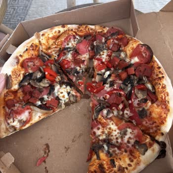 İstanbul Arnavutköy Şubesinde Kalitesiz Ve Çiğ Pizza Şikayeti