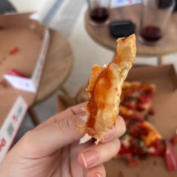 İstanbul Arnavutköy Şubesinde Kalitesiz Ve Çiğ Pizza Şikayeti