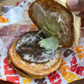 940 TL'lik Ödemeye Karşı Uyumlu Olmayan Hamburger Ve Ilık Kola Şikayeti