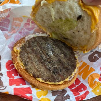 940 TL'lik Ödemeye Karşı Uyumlu Olmayan Hamburger Ve Ilık Kola Şikayeti