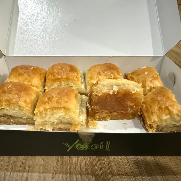 Kayseri Mevlana Yeşil Künefe’nin Bayat Ve Şekerlenmiş Baklavası Gıda Güvenliğini Tehlikeye Atıyor