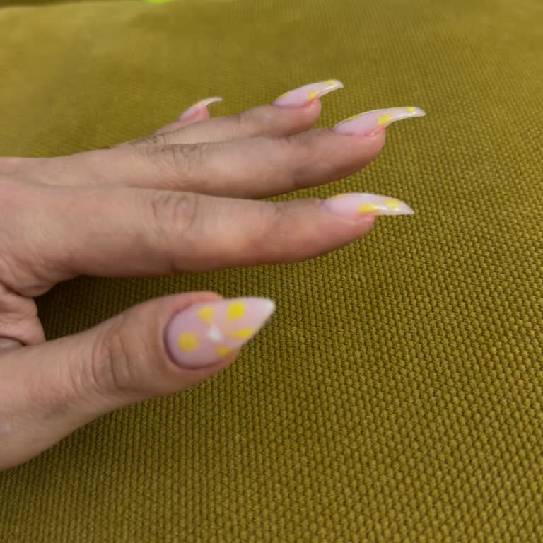 Sidre Beauty’de Bozuk Malzeme Ve Kötü Sonuçlu Protez Tırnak İşlemi