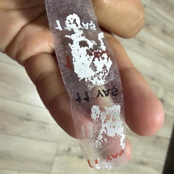 Aynalı Komodinin Sunta Parçasının Hızlıca Kopması Ve Dayanıksızlığı