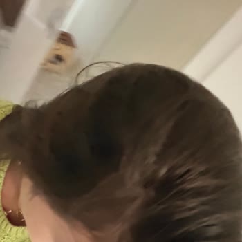 Talep Edilen Renkle Uyuşmayan Saç Boyası Ve Umursamaz Salon Tavrı