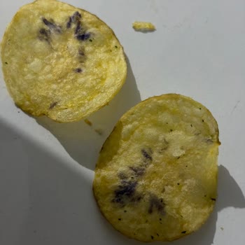 Mor-Mavi Leke Gözünden Kaçan Cips: Güvenimi Sarsan Ürün Hatası Ve İade Talebi