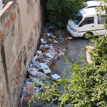 Yeşilova’da Moloz Ve Mobilya Atıkları Alınmadı, Yanıltıcı Bilgilendirme Ve Çevre Kirliliği