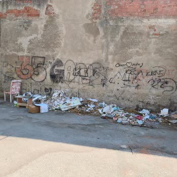 Yeşilova’da Moloz Ve Mobilya Atıkları Alınmadı, Yanıltıcı Bilgilendirme Ve Çevre Kirliliği