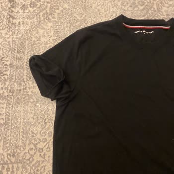 Tommy Hilfiger T-Shirt'in Dikiş Sorunu Ve Mağaza İade Politikasındaki Katı Tutum