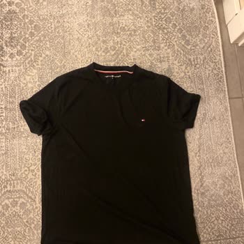 Tommy Hilfiger T-Shirt'in Dikiş Sorunu Ve Mağaza İade Politikasındaki Katı Tutum