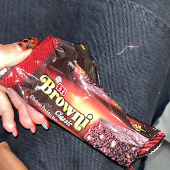 Eti Browni Classic Keki İçinde Kumaş Parçası
