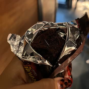 Eti Browni Classic Keki İçinde Kumaş Parçası