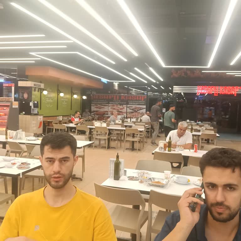 Kuzey Marmara Otoyolu'ndaki Köfteci Yusuf Şubesinde Garson Yetersizliği