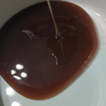 Kent Karamel Sosunda Suyumsu Kıvamı Ve Acı Koku