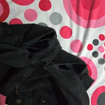 Rodi Jeans Pantolonu İlk Giyimde Cebinden Yırtıldı, Ürün Kalitesi Şüpheli
