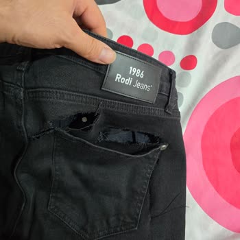 Rodi Jeans Pantolonu İlk Giyimde Cebinden Yırtıldı, Ürün Kalitesi Şüpheli