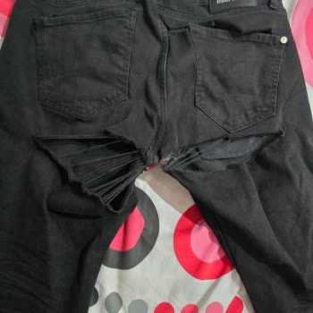 Rodi Jeans Pantolonu İlk Giyimde Cebinden Yırtıldı, Ürün Kalitesi Şüpheli
