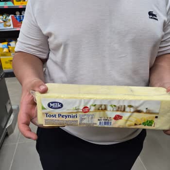 Küflü Peynir Satışı Ve Çalışanların Azarlayıcı Tavrı