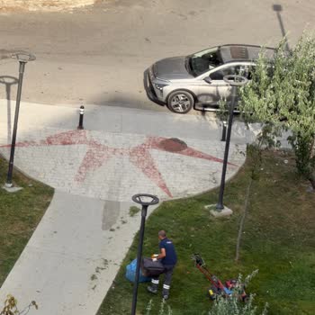 Hafta Sonu Erken Saatlerde Çim Biçme Gürültüsü Mahalleyi Uyandırıyor