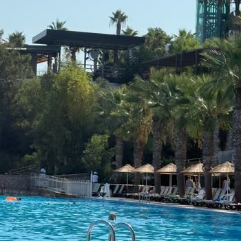 Sonsuzluk Havuzunda Şiddetli Kanalizasyon Kokusu Ve Su Birikintileri