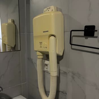 Babil Otel'de Gecikmeli Giriş, Kaba Personel Ve Bakımsız Oda Şikayeti