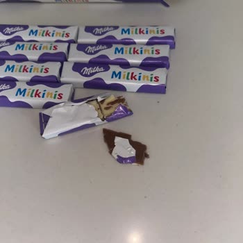 Milka Çikolatasında Isırılmış Parça Hijyen Ve Kalite Kontrol İhlali