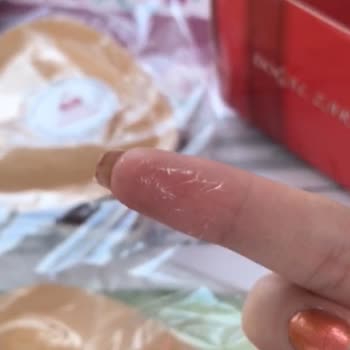 Cherylift Göğüs Pedinde Aşırı Yapışkanlık Ve Cevapsız İade Talebi
