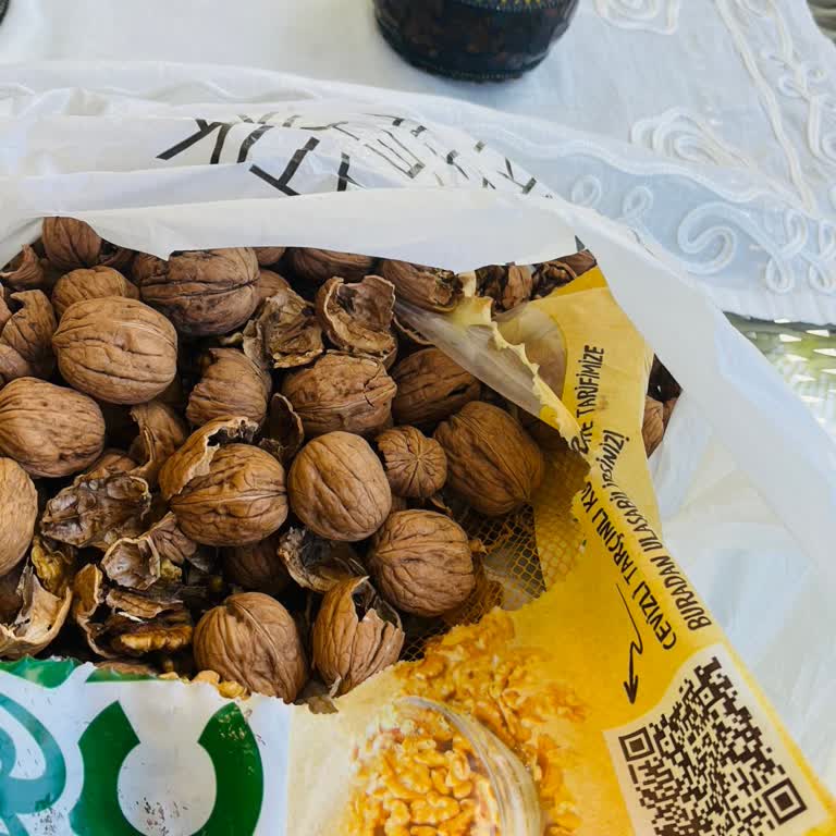Makro Çeşme’de Satılan Cevizlerde Kurtlu Ürünler Ve Sağlık Riski