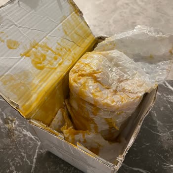 Aras Kargo Göksu Şubesi Bal Kavanozunu Patlatıp Kapıya Bıraktı