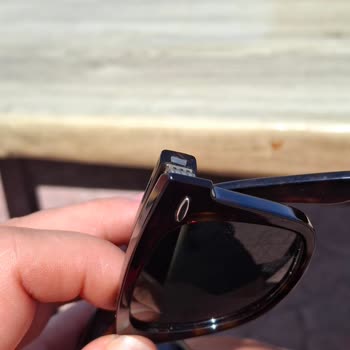 Ray-Ban Gözlüğündeki Görünür Kırık İçin Kullanıcı Hatası İddiası Ve Değişim Talebi