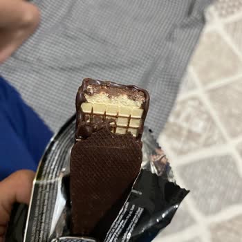 Eti Karam Ürünün Gofret Kısmı Eksik Ve Hatalı